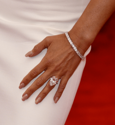 look victoria beckham metgala acessórios