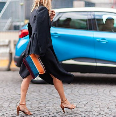 sandália salto mediano